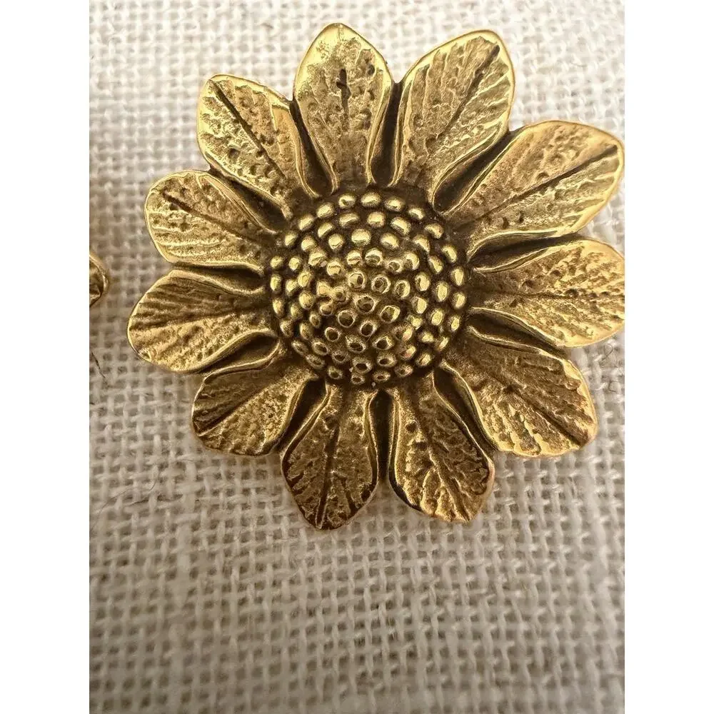 Vintage Gold Tone Sunflower Daisy Clip On Earrings Textured Floral Signed Boho